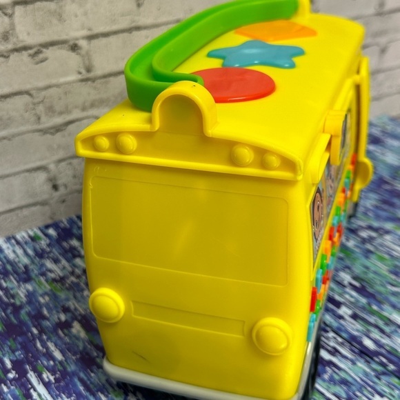 CoComelon Musical Learning Bus Number and Letter Recognition Phonetics - Picture 9 of 17